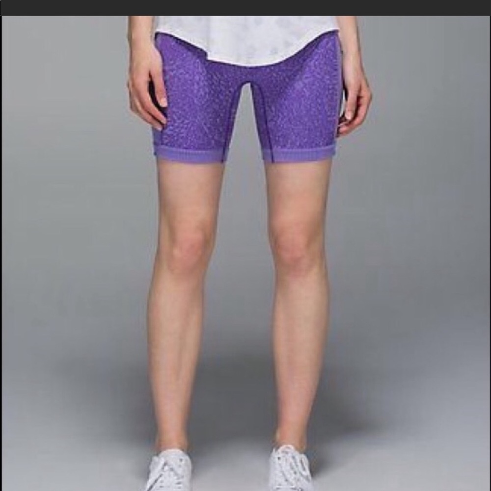 Lulu sculpt shorts. Iris flower